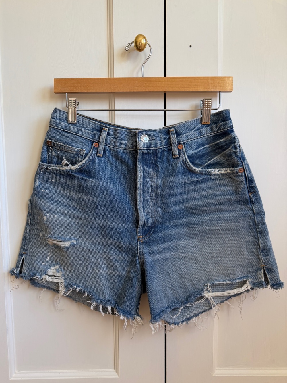AGOLDE ‘Dee’ High Rise Distressed Denim Jean Shorts in ‘Ricochet’ blue Waist 29